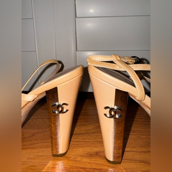 Vintage CHANEL Interlocking CC Logo strappy sandal heels - Picture 3 of 6